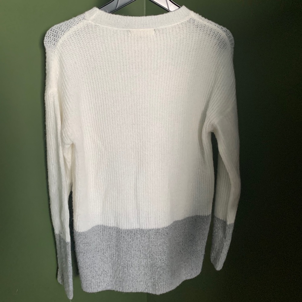 🚨White/Gray Color-block Sweater🚨 - Picture 2 of 4
